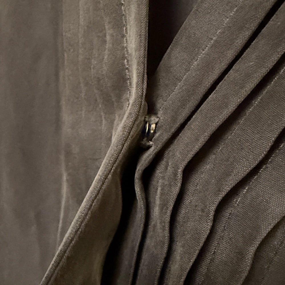 Evereve Vegan Silk Wrap Top Size Medium Charcoal Grey - Picture 6 of 6